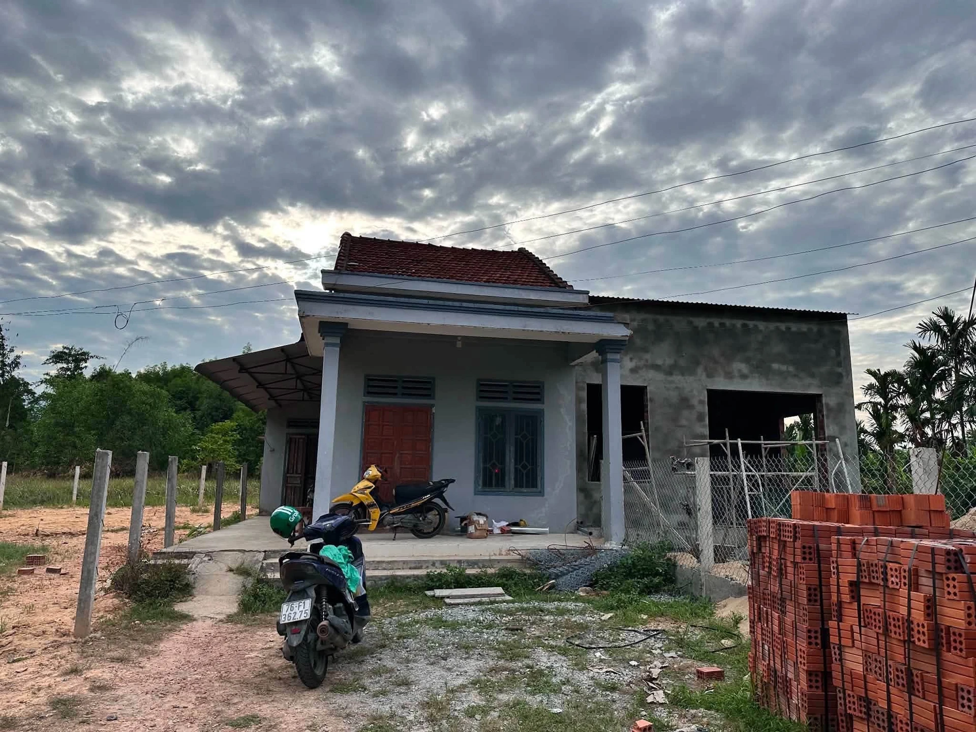 Bán nhà phố Phú Bình Tây 180m2 giá 600 triệu - Ảnh 1