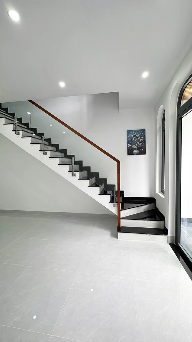 Bán nhà 1 trệt 2 lầu 5x20m hẻm 19 Nguyễn Duy Trinh, giá 3,88 tỷ - Ảnh thu nhỏ 4