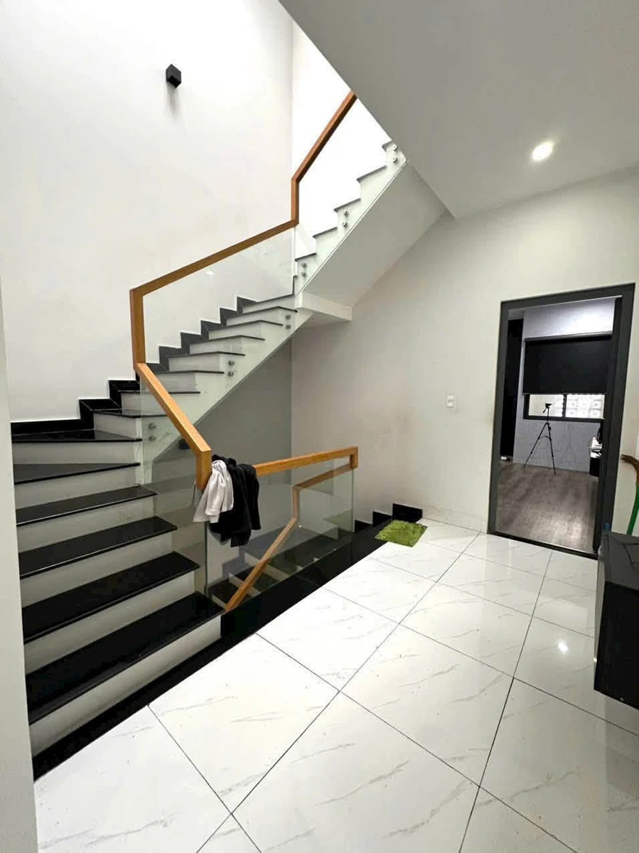 Bán nhà 1 trệt 2 lầu 200m2, 3PN 3WC gần đường Nguyễn Ái Quốc, Biên Hòa - Ảnh thu nhỏ 2
