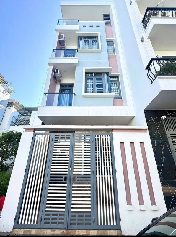 Bán nhà 4 tầng 219.8m² Nha Trang 7 tỷ 4