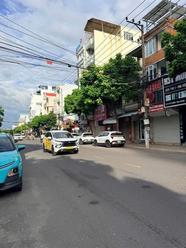 Bán đất 2 mặt tiền đường Dã Tượng 200m2 gần biển Trần Phú, Nha Trang
