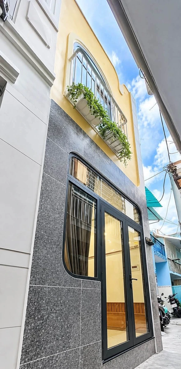 Bán nhà 1 trệt 1 lầu nở hậu 2PN 2WC gần ngã tư Hàng Xanh, Bình Thạnh - Ảnh 1