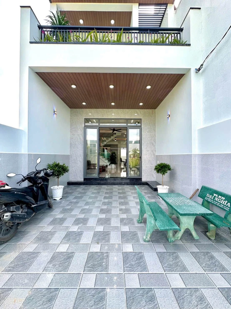 Bán nhà sổ hồng riêng 4PN 135m2 Xã Mỹ Hạnh Tây Ninh - Ảnh thu nhỏ 2