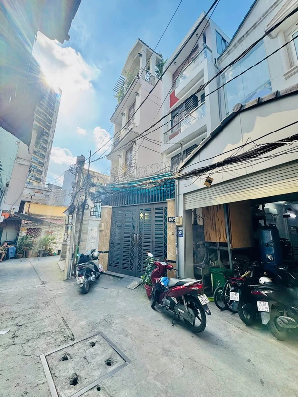 Bán nhà 4 tầng, 7 PN mặt tiền Nguyễn Văn Đậu, Phú Nhuận, 67 m²