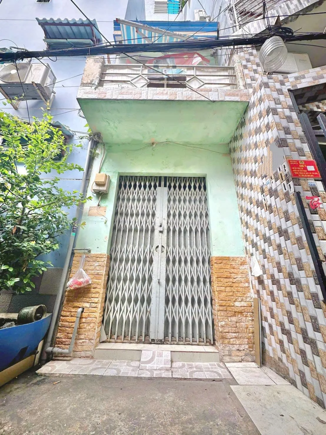 Bán nhà mặt tiền 9,4m² Đoàn Văn Bơ Quận 4 - Ảnh 1
