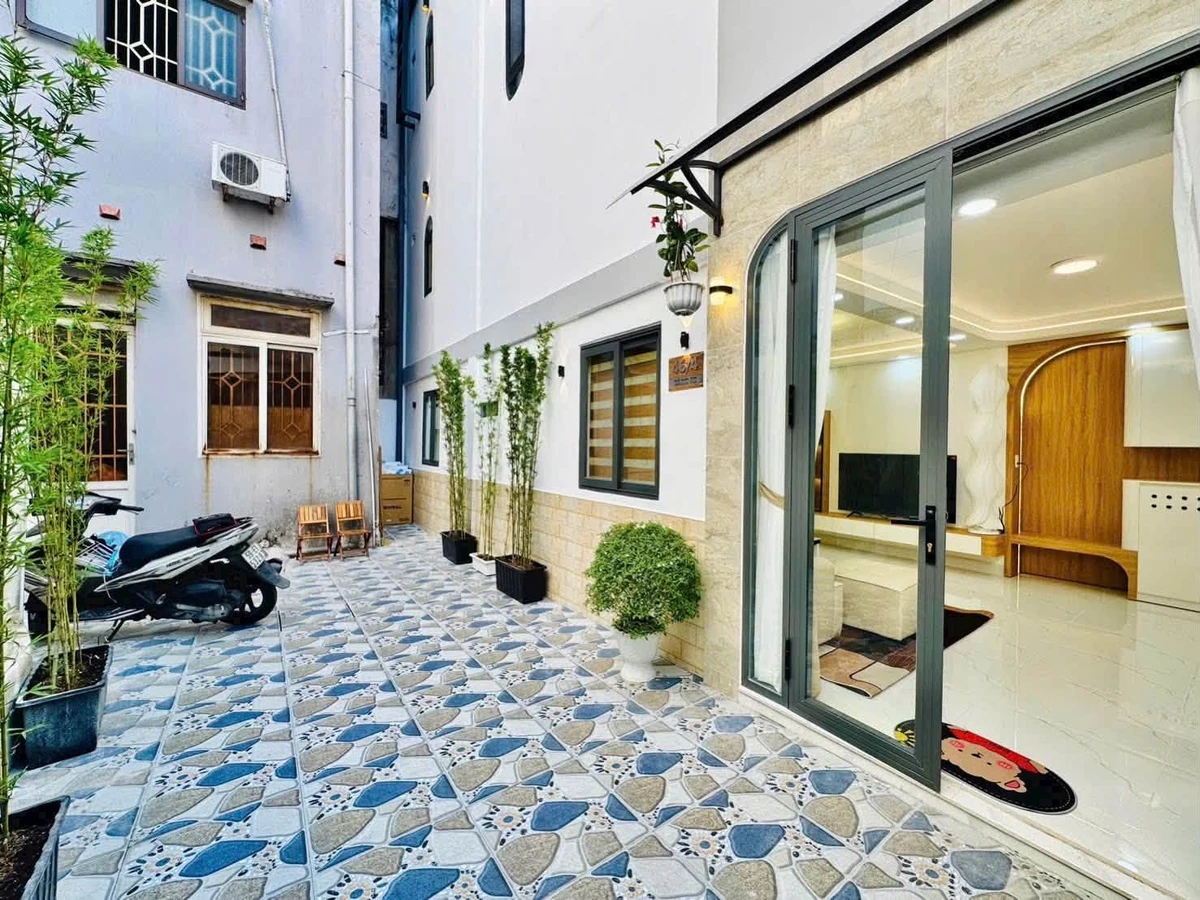 Bán nhà phố Bình Thạnh gần 6 tỷ, 4PN 5WC, 50m², full nội thất - Ảnh thu nhỏ 3