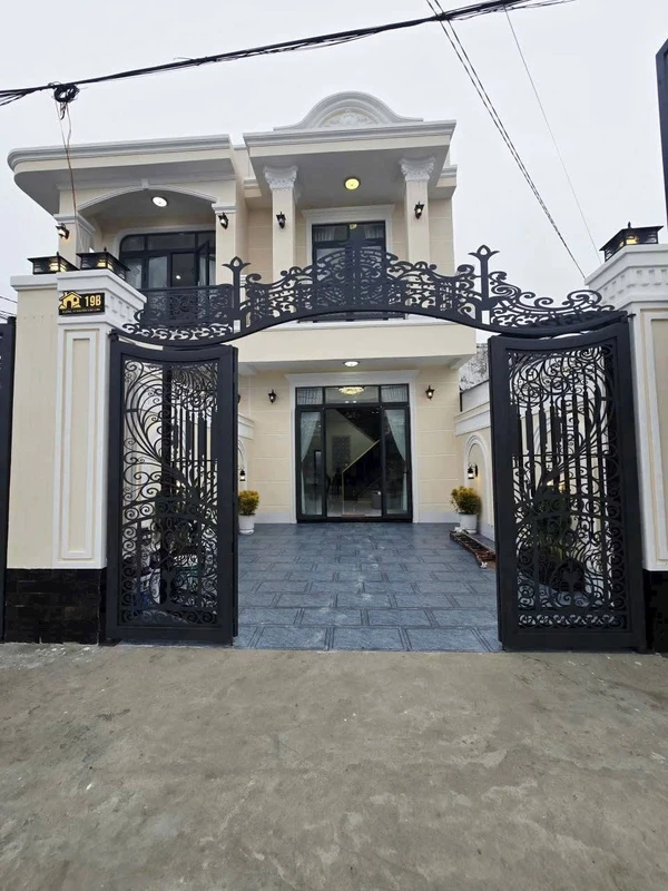 Bán nhà lầu mặt tiền Nguyễn Văn Linh, Tây Ninh, 110m2, 2.59 tỷ