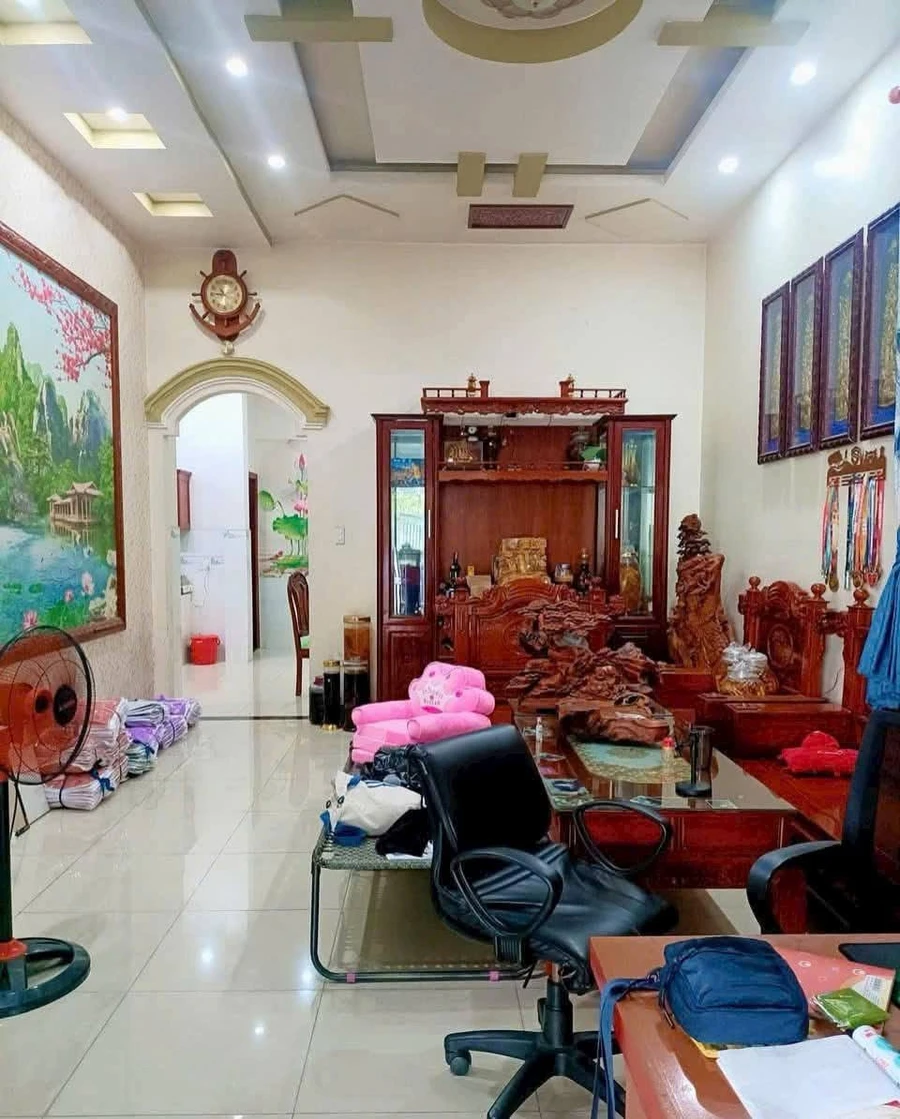 Bán biệt thự sân vườn 350m2 gần chợ Dĩ An, giá 9,9 tỷ - Ảnh thu nhỏ 3