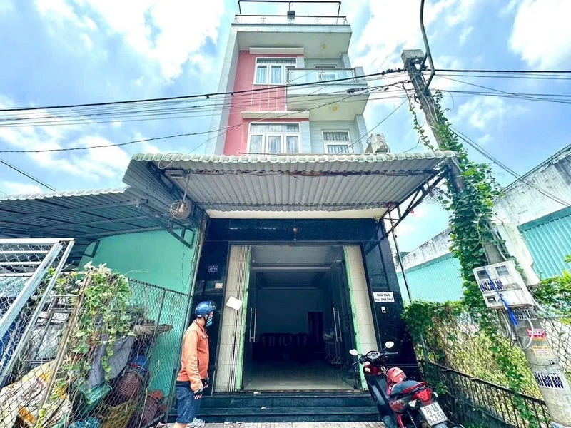 Bán nhà 3 lầu 90m² Bến Lức, Long An 4,7 tỷ