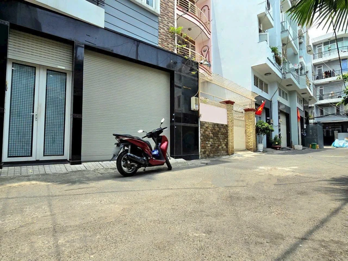 Bán nhà phố 4 tầng, 4 phòng ngủ, 65 m² CMT8 Q.10 gần Metro - Ảnh 1