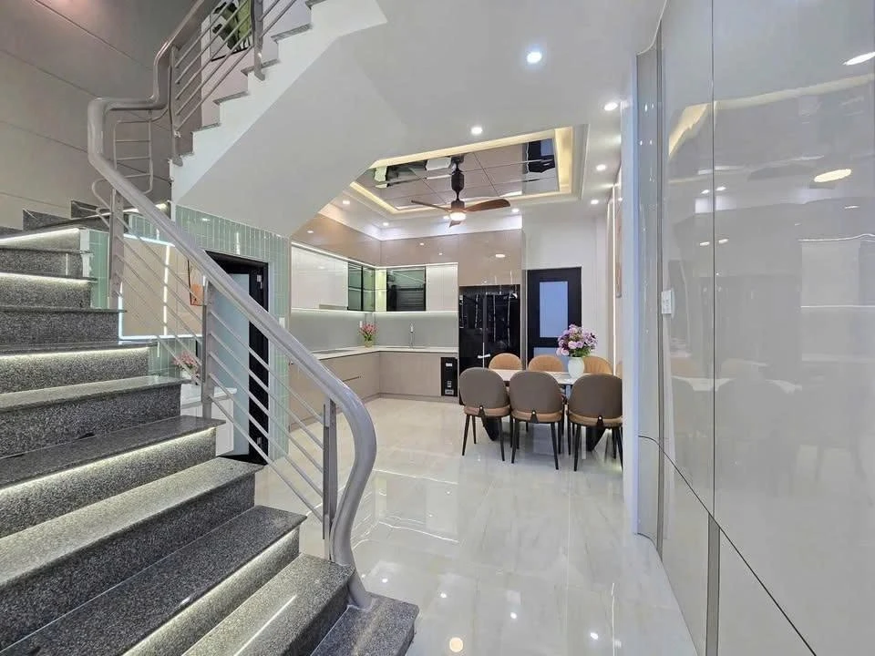 Bán nhà 1 trệt 1 lầu 3PN 70m2 giá 2.28 tỷ tại Nam Tân Uyên - Ảnh thu nhỏ 2