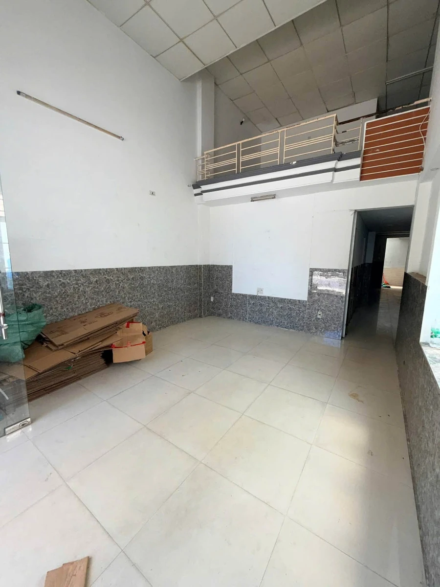 Bán nhà 1 trệt 1 lầu mặt tiền 80m² Tôn Đức Thắng - Ảnh thu nhỏ 3
