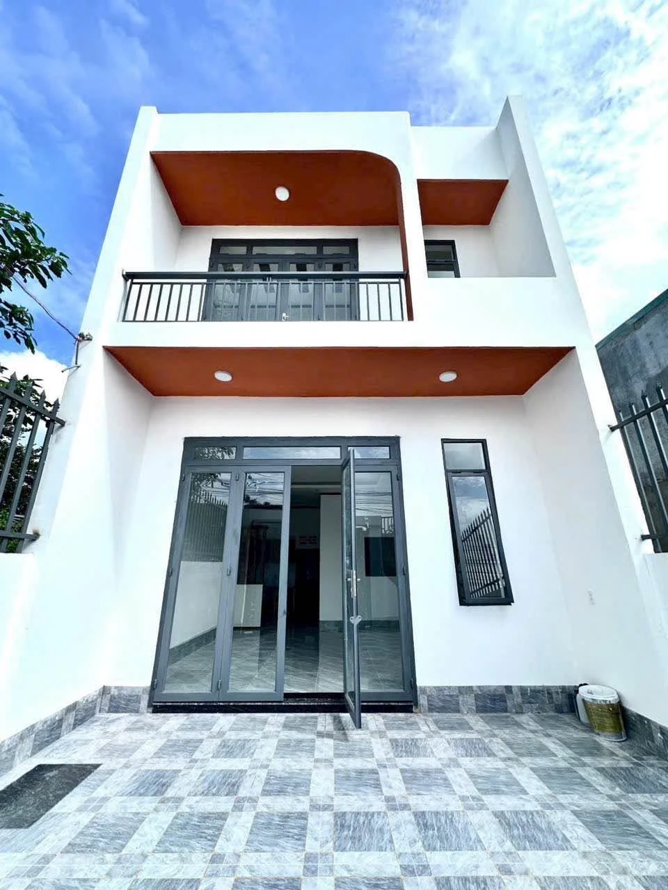 Nhà lầu 5,5x17m Trảng Dài, Bình Dương, sổ hồng riêng - Ảnh 1