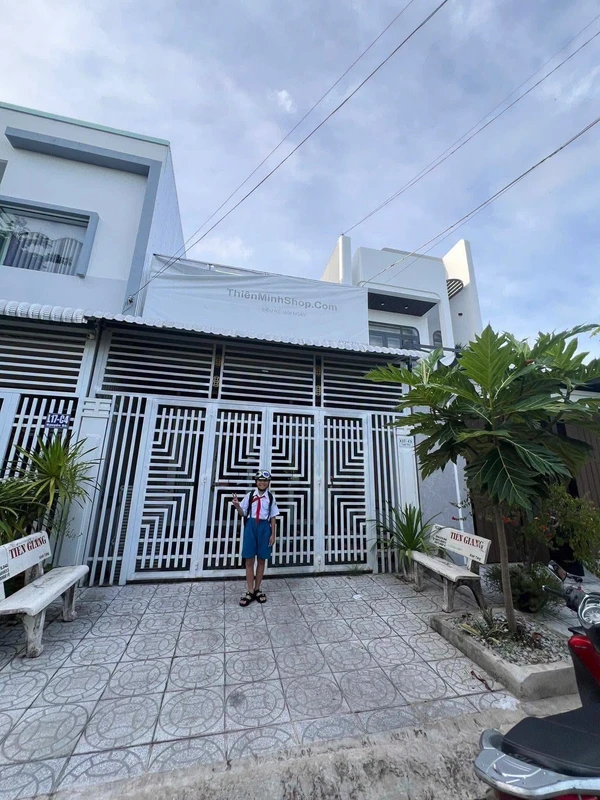 Bán nhà mặt tiền đường Nguyễn Đệ, phường Rạch Giá, 5x18,2m, giá 2 tỷ 300 triệu