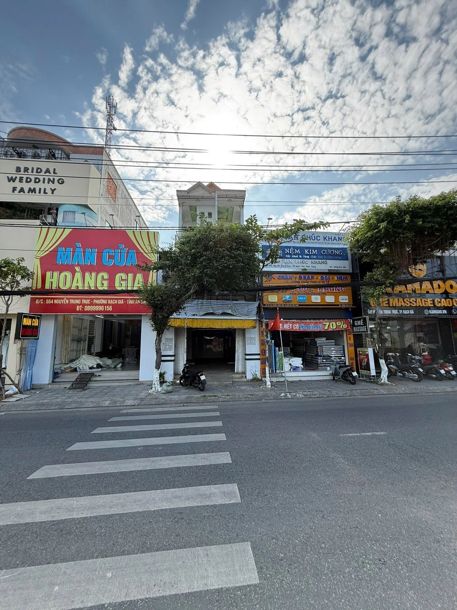 Bán nhà mặt tiền 5x20m, 4PN, Nguyễn Trung Trực, Rạch Giá - Ảnh 1