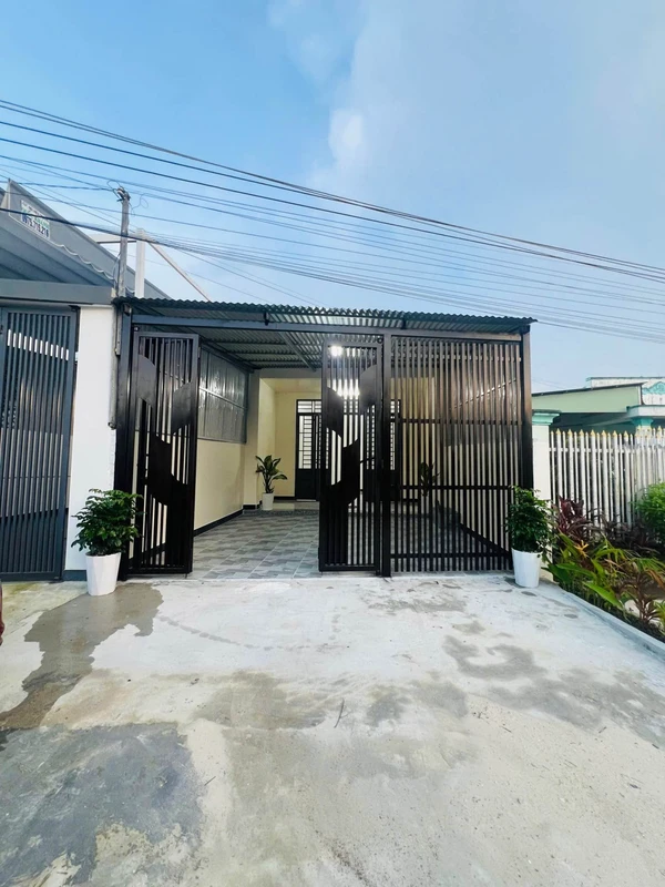 Bán nhà mặt tiền 102m² 2PN 2WC Nguyễn Văn Linh Tây Ninh