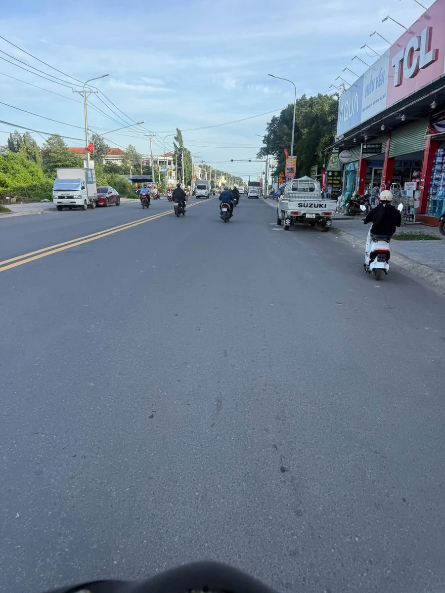 Bán gấp trường mầm non mặt tiền đường Võ Thị Sáu, Tân Phước Khánh, đang hoạt động, 7,9 tỷ - Ảnh thu nhỏ 2
