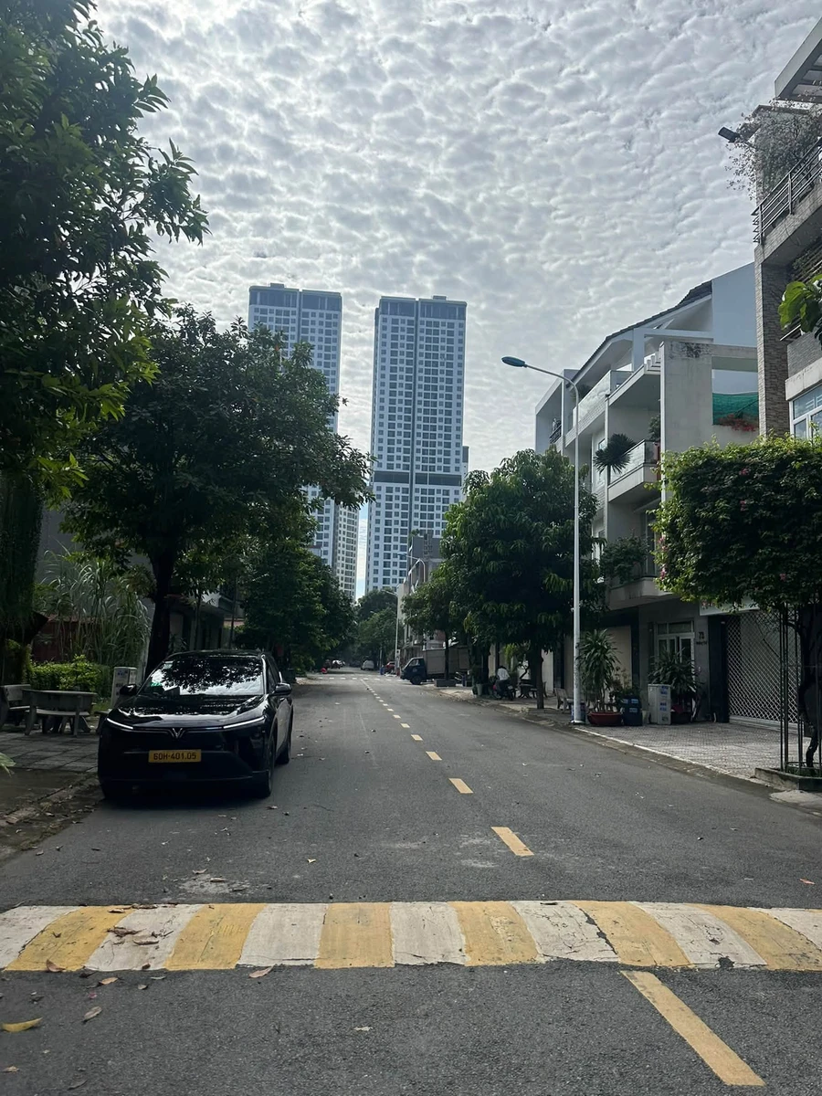 Bán nhà 3 tầng 80m² Dĩ An, Bình Dương giá 9 tỷ - Ảnh thu nhỏ 3
