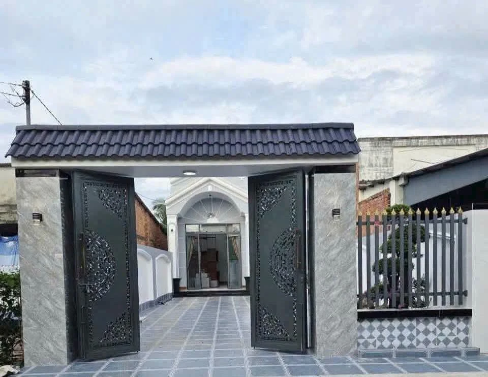 Bán nhà mái Thái 3PN 224m² Tây Ninh giá 2 tỷ 350 triệu - Ảnh 1