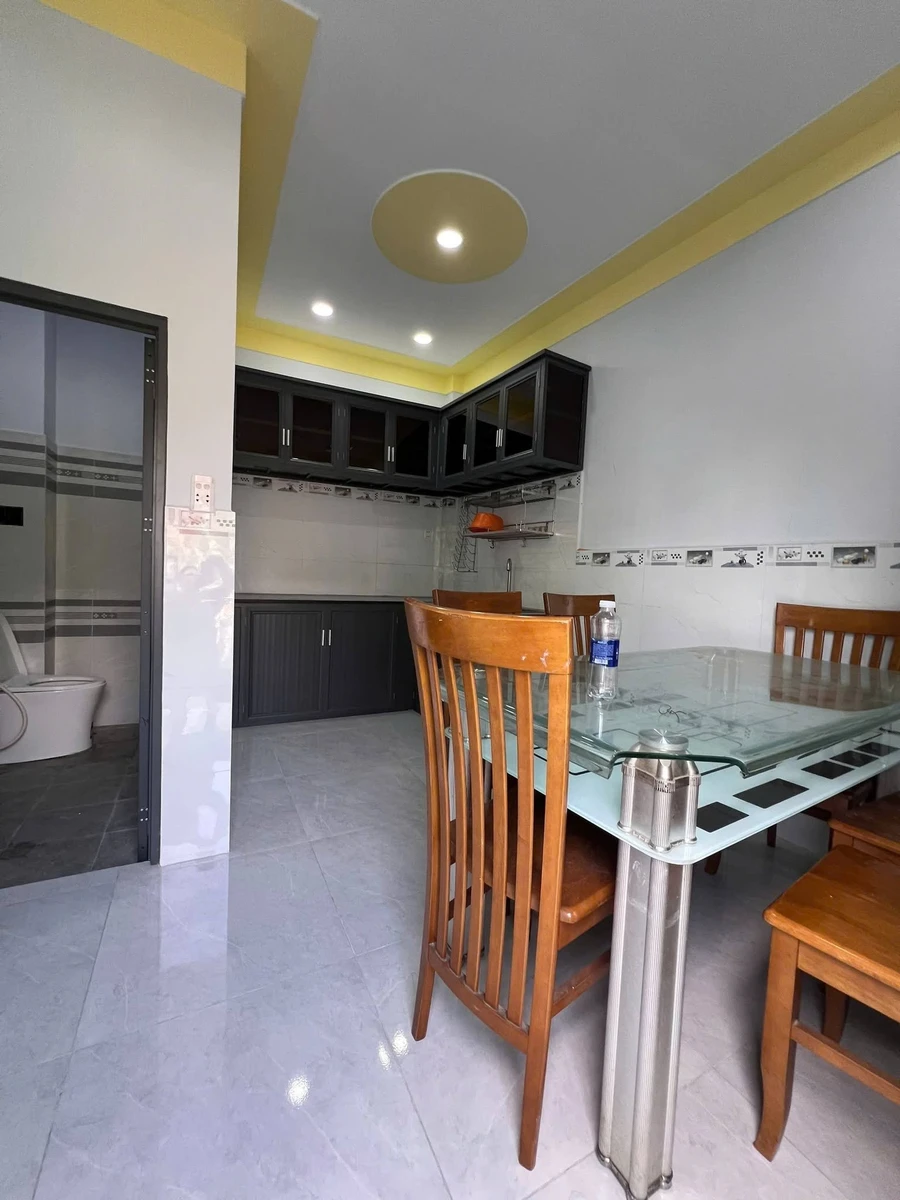 Bán nhà 4x13m đúc lửng 3PN 2WC sổ đỏ riêng đường Trịnh Thị Miếng, Hóc Môn giá 2,18 tỷ - Ảnh thu nhỏ 3