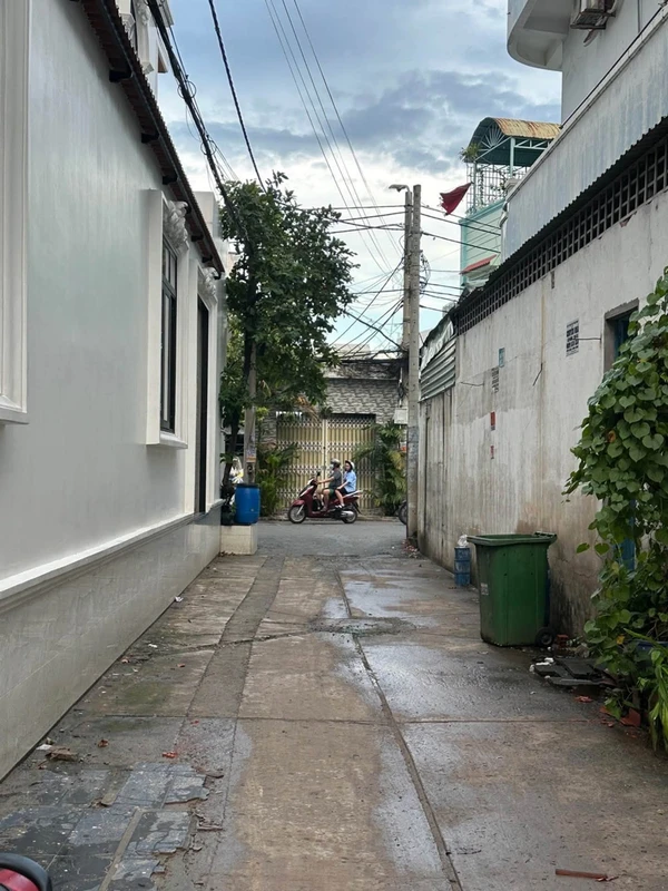 Nhà 4 tầng 5 phòng 240m² Bình Tân giá 5 tỷ