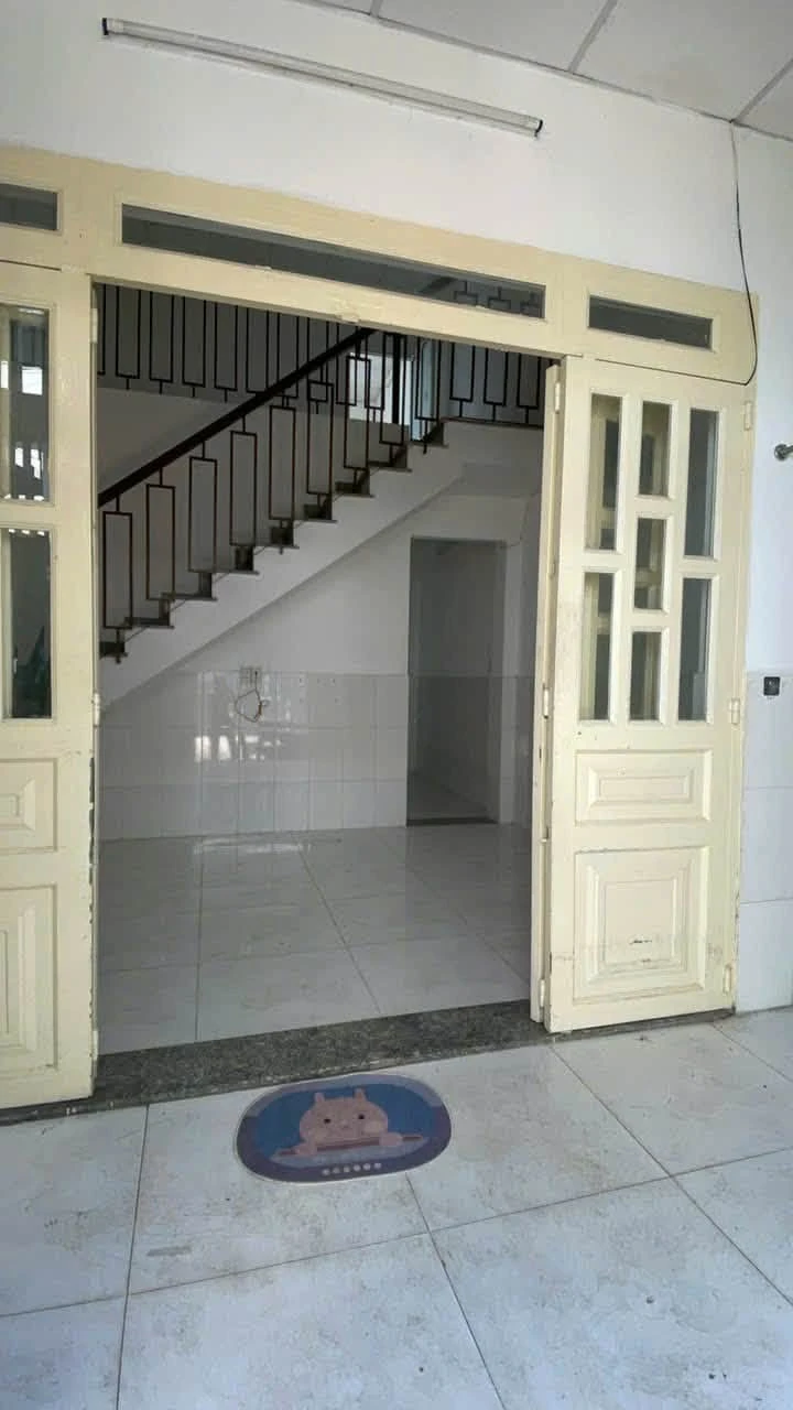 Cho thuê nhà 2 PN 54m² gần Ngã Tư Ga, Q12 - Ảnh 1