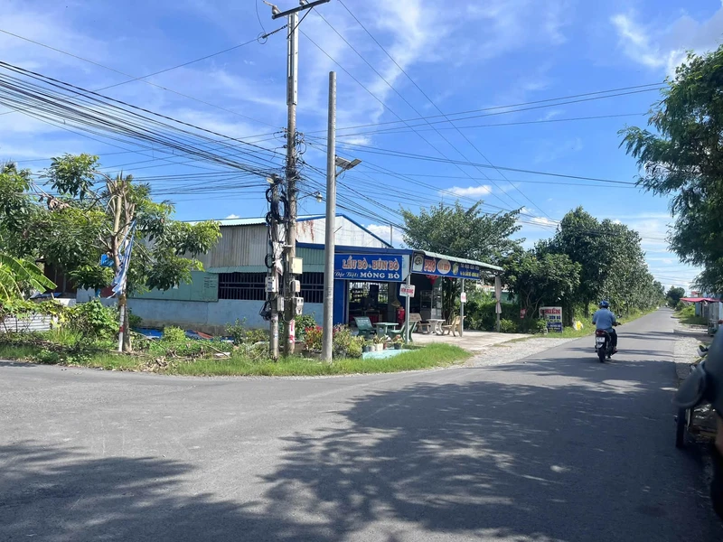 Bán đất mặt tiền Lê Thị Trâm 5x50m Long An 1 tỷ 6