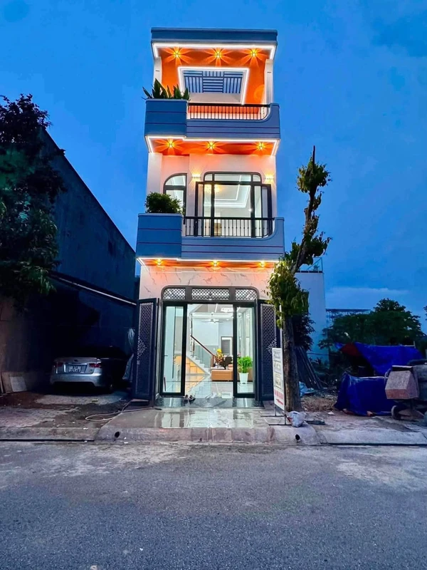 Bán nhà 1 trệt 2 lầu 3PN 64m² Tân Phước Khánh Tân Uyên