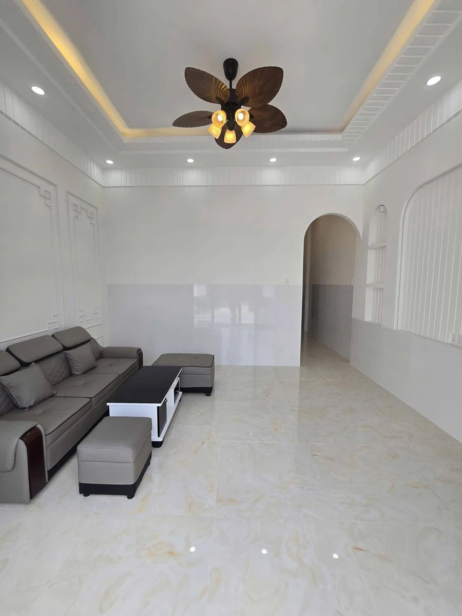 Bán nhà mới hoàn thiện 4,8x28m, 3 phòng ngủ, hẻm Trịnh Phong Đáng, Long Hoa, Tây Ninh - Ảnh 1