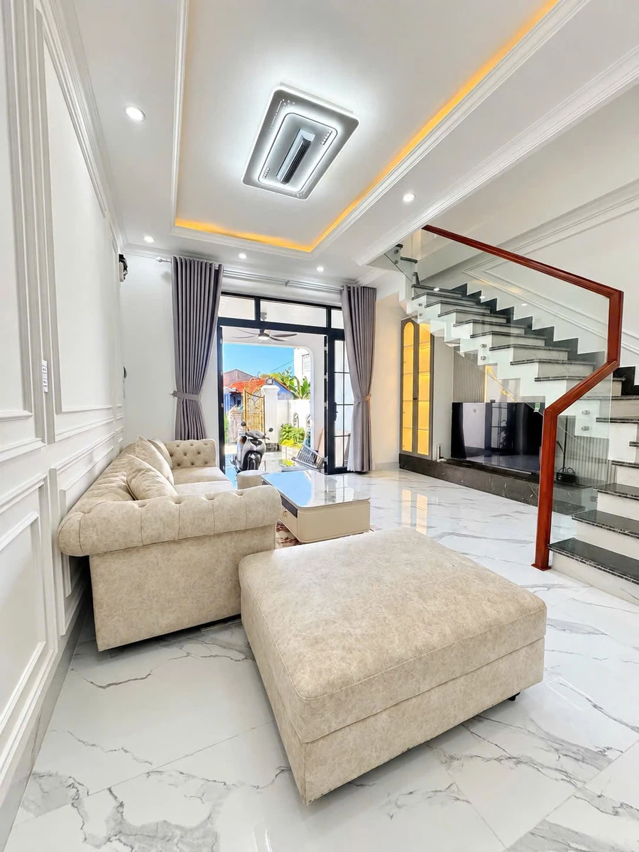 Bán nhà 3 tầng 195m² full nội thất gần Phạm Văn Đồng - Ảnh thu nhỏ 5