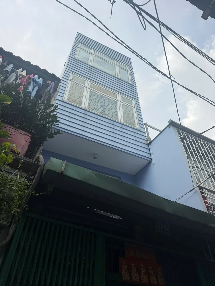 Bán nhà 3 tầng Quận 11 hẻm 5m, 3PN 3WC 3.8 tỷ - Ảnh 1