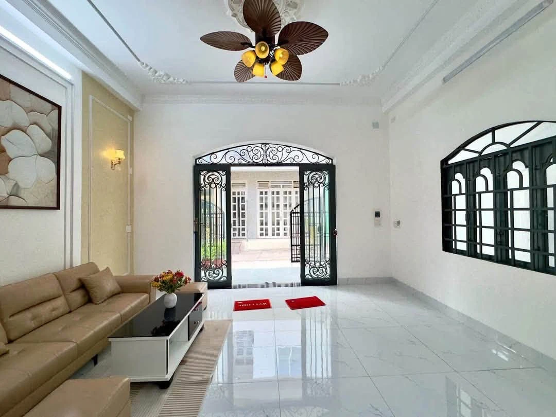 Bán nhà 1 trệt 1 lầu 180m2 gần Công viên 30/4 Bình Dương - Ảnh thu nhỏ 4