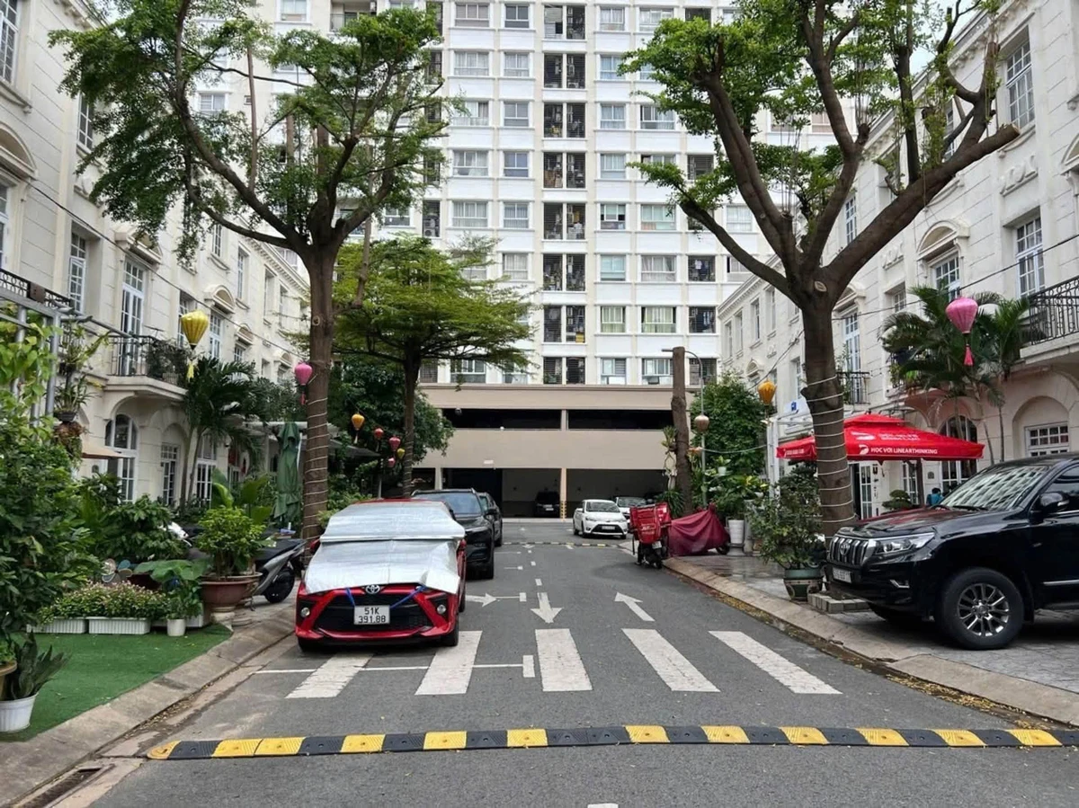 Bán nhà phố 100m2 3 tầng Phước Long B, Thủ Đức, giá nhỉnh 13 tỷ - Ảnh 1