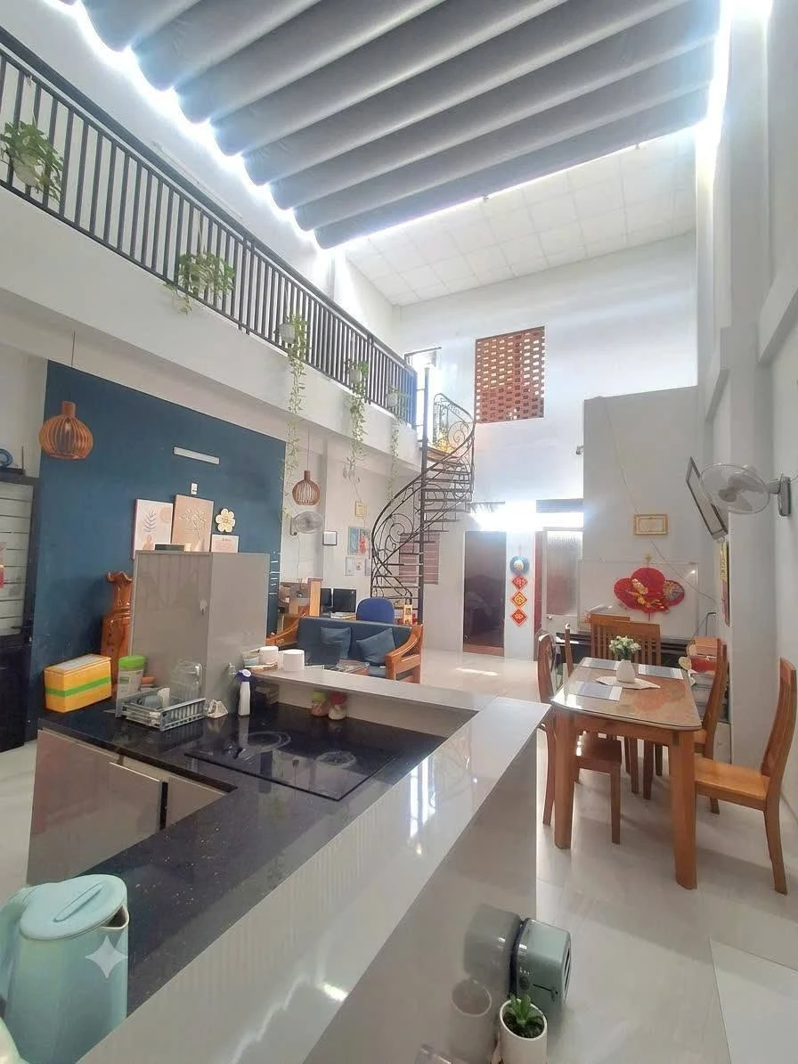 Bán nhà mặt tiền 3 tầng 96m2 Quang Trung Quy Nhơn 9 tỷ - Ảnh thu nhỏ 2