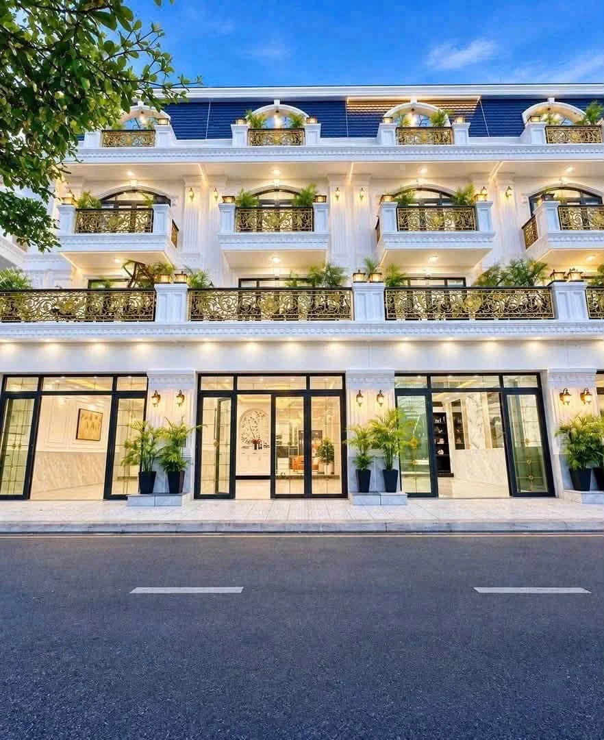 Bán nhà phố gần Phú Mỹ Hưng 5x16m 3PN, 8 tỷ 999 - Ảnh 1