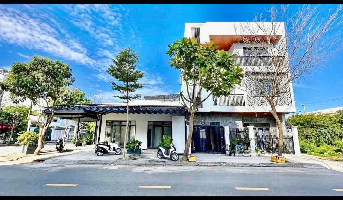Bán nhà 3 tầng góc 2MT 167m² Nam Hòa Xuân 10 tỷ - Ảnh 1