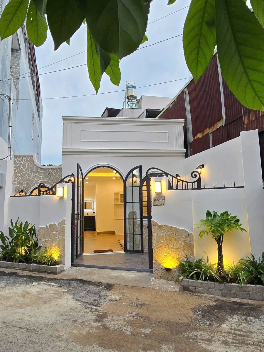 Bán nhà mặt tiền 6,8x12m kinh doanh, 2 PN, 2 tỷ 350 tại HCM - Ảnh thu nhỏ 2