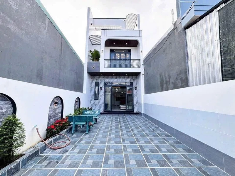 Bán nhà phố 1 trệt 1 lầu 5x24m, 3 phòng ngủ, giá 2,8 tỷ tại trung tâm Đức Hòa, Long An