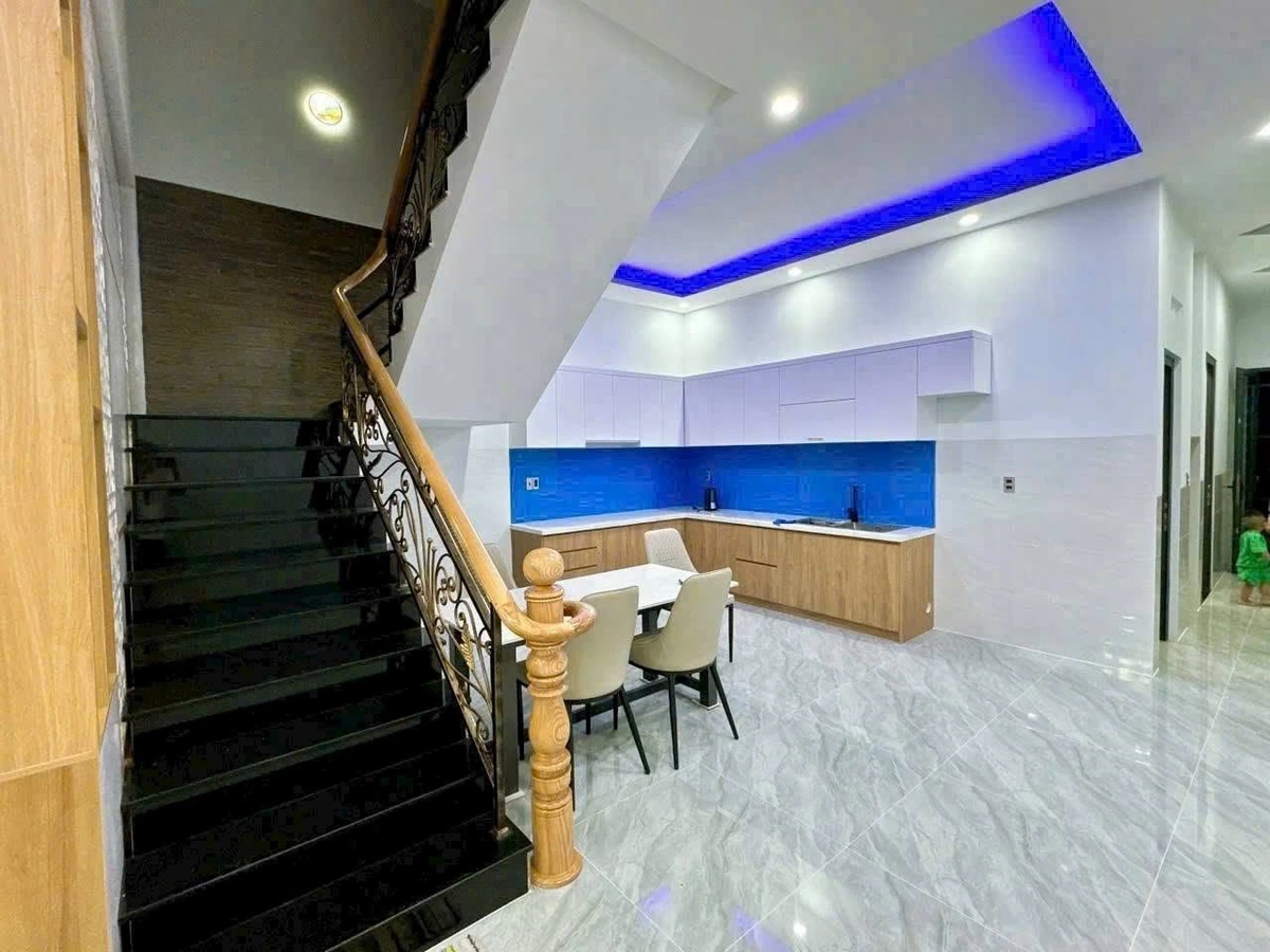 Bán nhà 1 trệt 2 lầu 122m2 phường Long Tâm, TP Bà Rịa, giá 5,6 tỷ - Ảnh thu nhỏ 4
