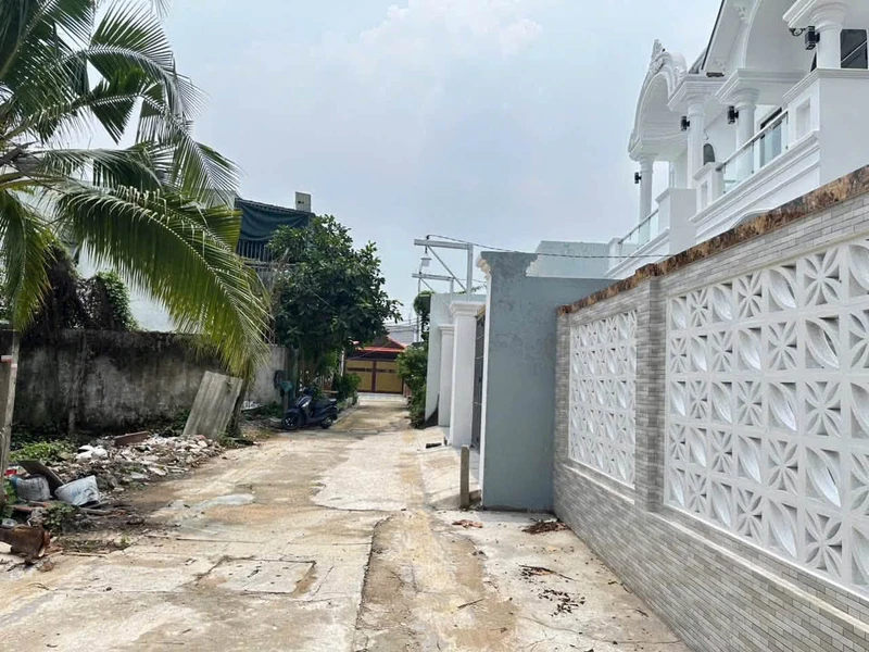 Bán nhà 1 trệt 1 lầu 6x18m, 3PN hẻm Trương Thị Sáu, phường Long An, Tây Ninh