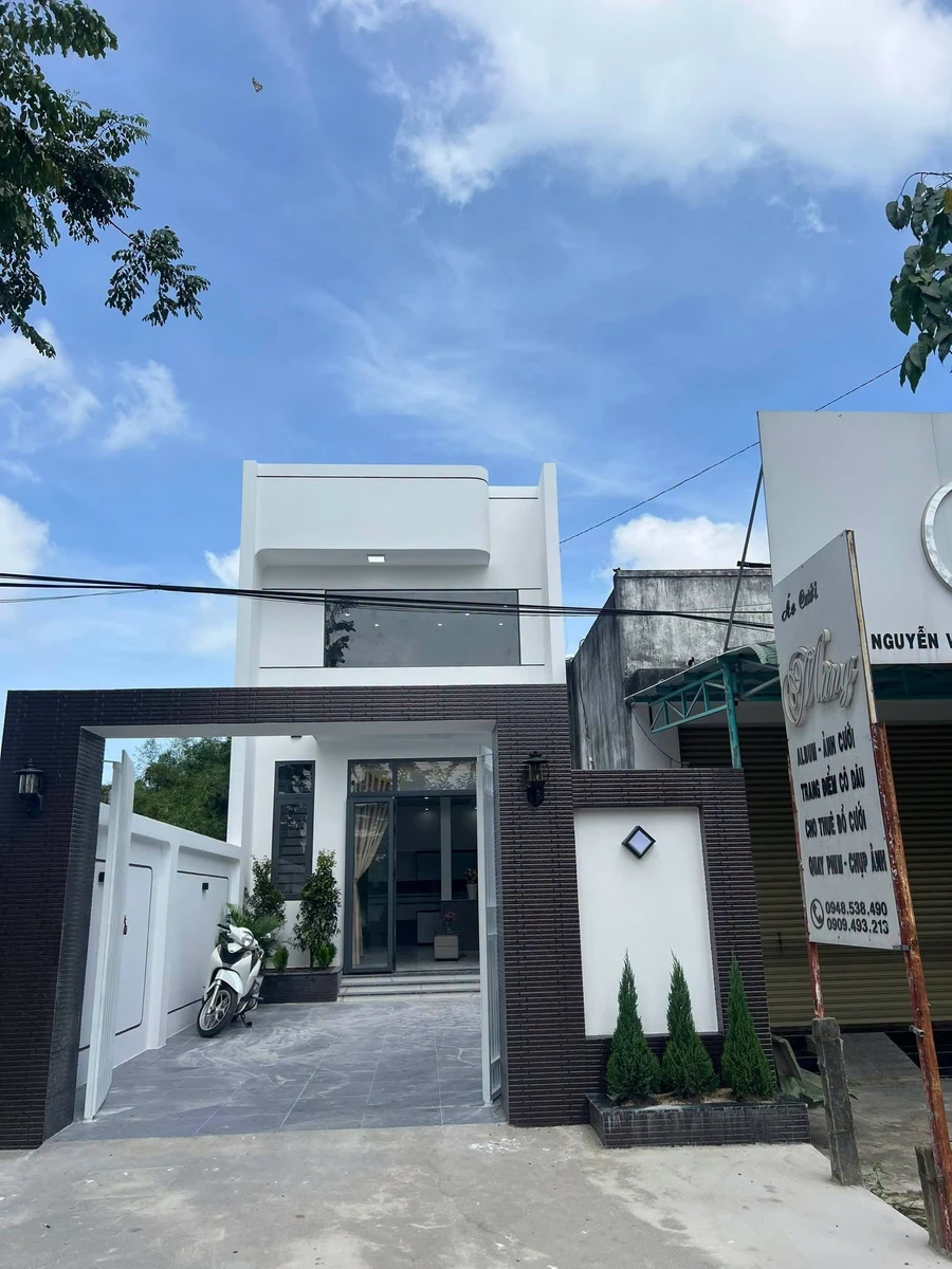 Bán nhà lầu mặt tiền Nguyễn Văn Linh 5x23m, 3PN, tặng nội thất, Long Hoa, Tây Ninh - Ảnh 1