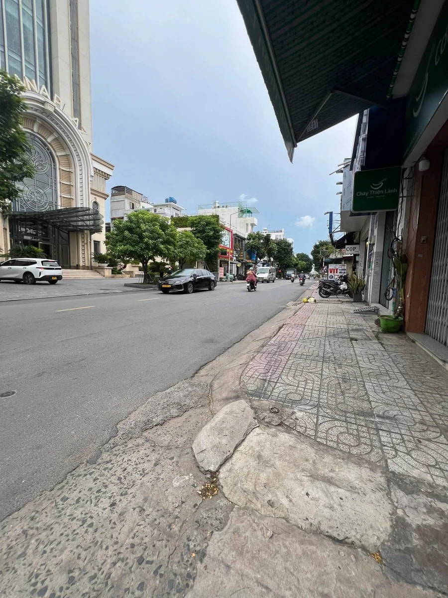Bán nhà đường Vườn Lài 40m2, ô tô đậu trước cửa, giá 5,8 tỷ - Ảnh 1