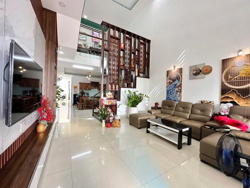 Bán nhà 220m2 thổ cư 100%, 3 phòng ngủ, full nội thất gần Đồi Hoàng Hôn, Buôn Ma Thuột