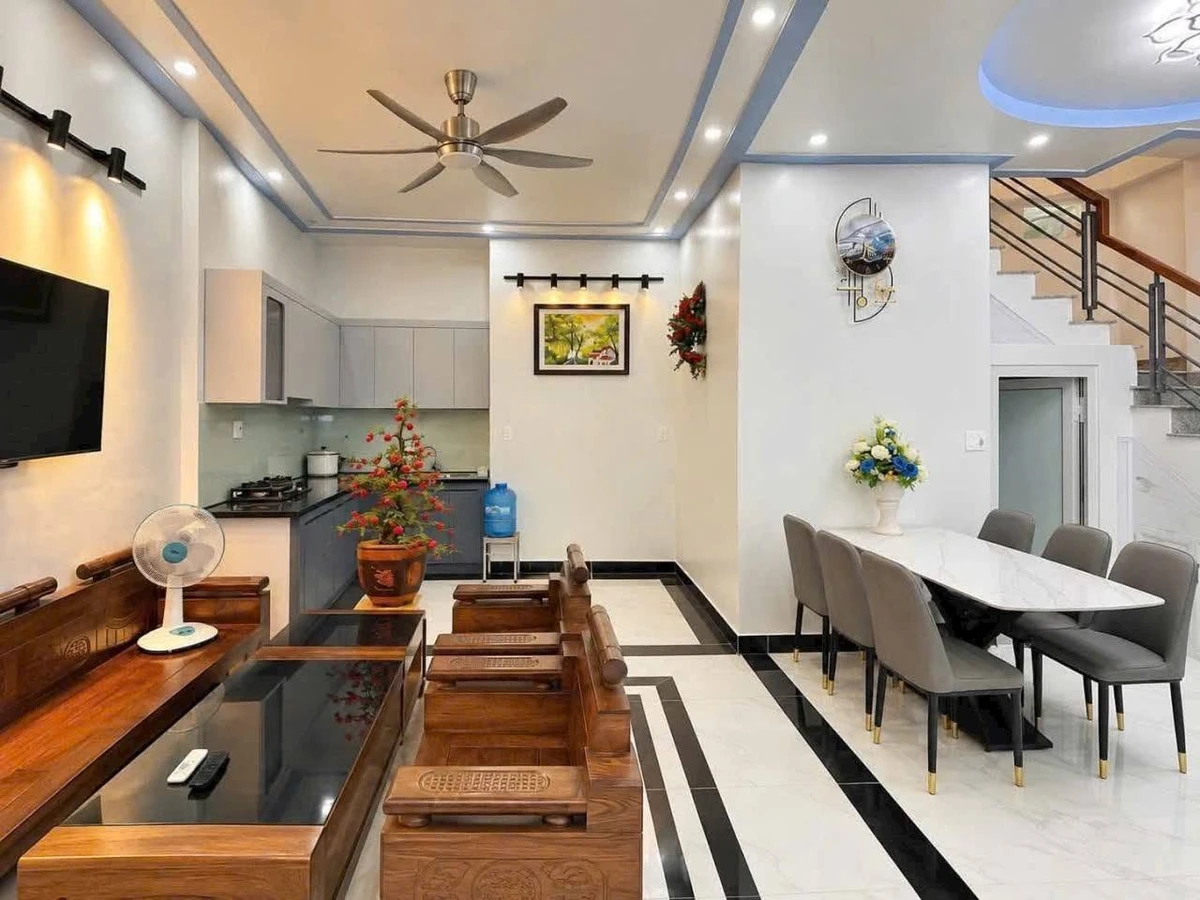 Bán nhà 2 tầng full nội thất 73m2 Bạch Đằng Huế - Ảnh 1