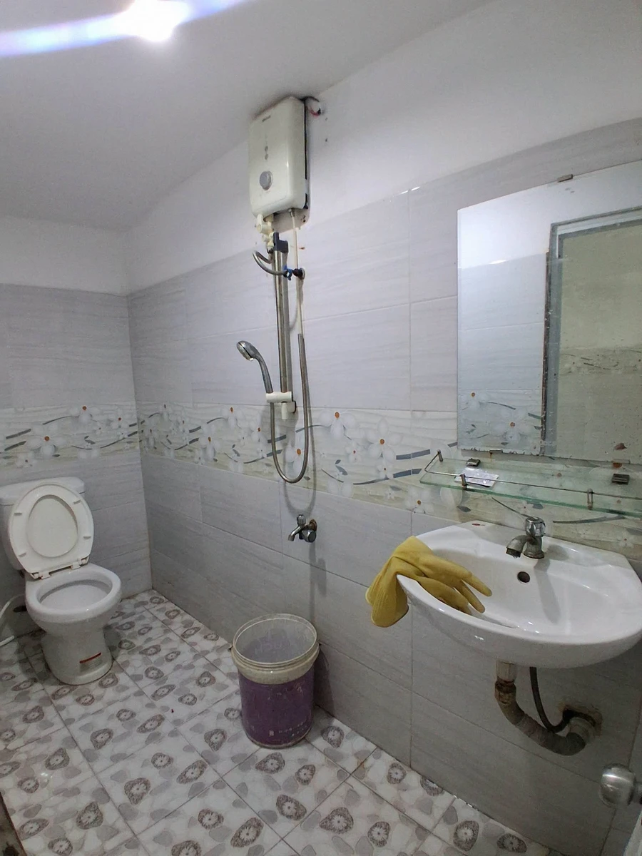 Bán nhà kiệt cấp 4 gác lửng 47m2, 4 phòng ngủ, đường Lê Duẩn, gần Aeon Mall, giá 2,4 tỷ - Ảnh thu nhỏ 5