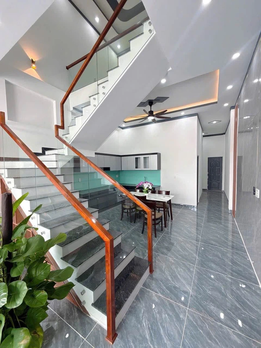 Bán nhà lầu 3 phòng ngủ 105m² gần chợ Bến Lớn, Bến Cát - Ảnh thu nhỏ 4