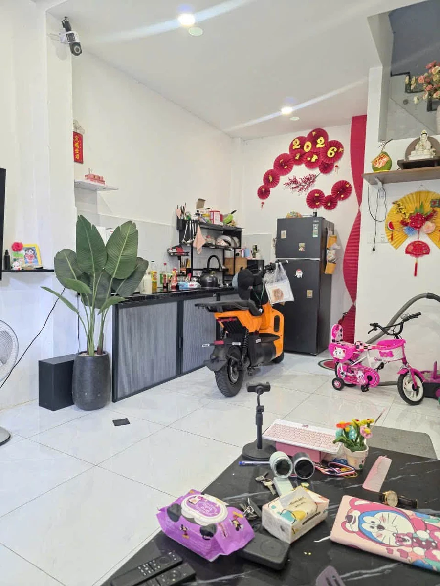 Bán nhà hẻm Nguyễn Tất Thành Quận 4, 30.7m2, trệt 2 lầu, 2PN 3WC, giá 4.4 tỷ - Ảnh thu nhỏ 2
