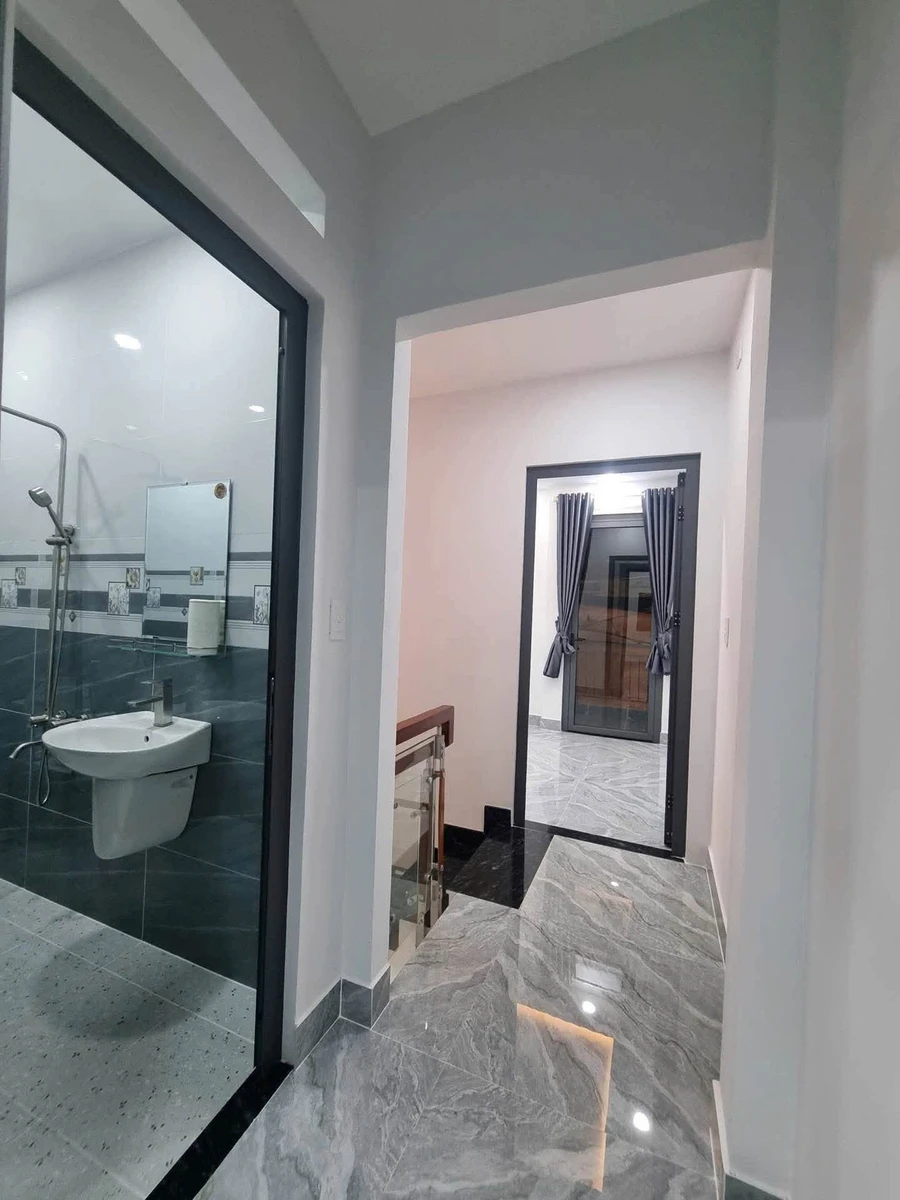 Bán nhà mới 2 tầng 4x10 gần ngã 3 Đông Quang, Bùi Văn Ngữ, Quận 12 giá 3,68 tỷ - Ảnh thu nhỏ 4