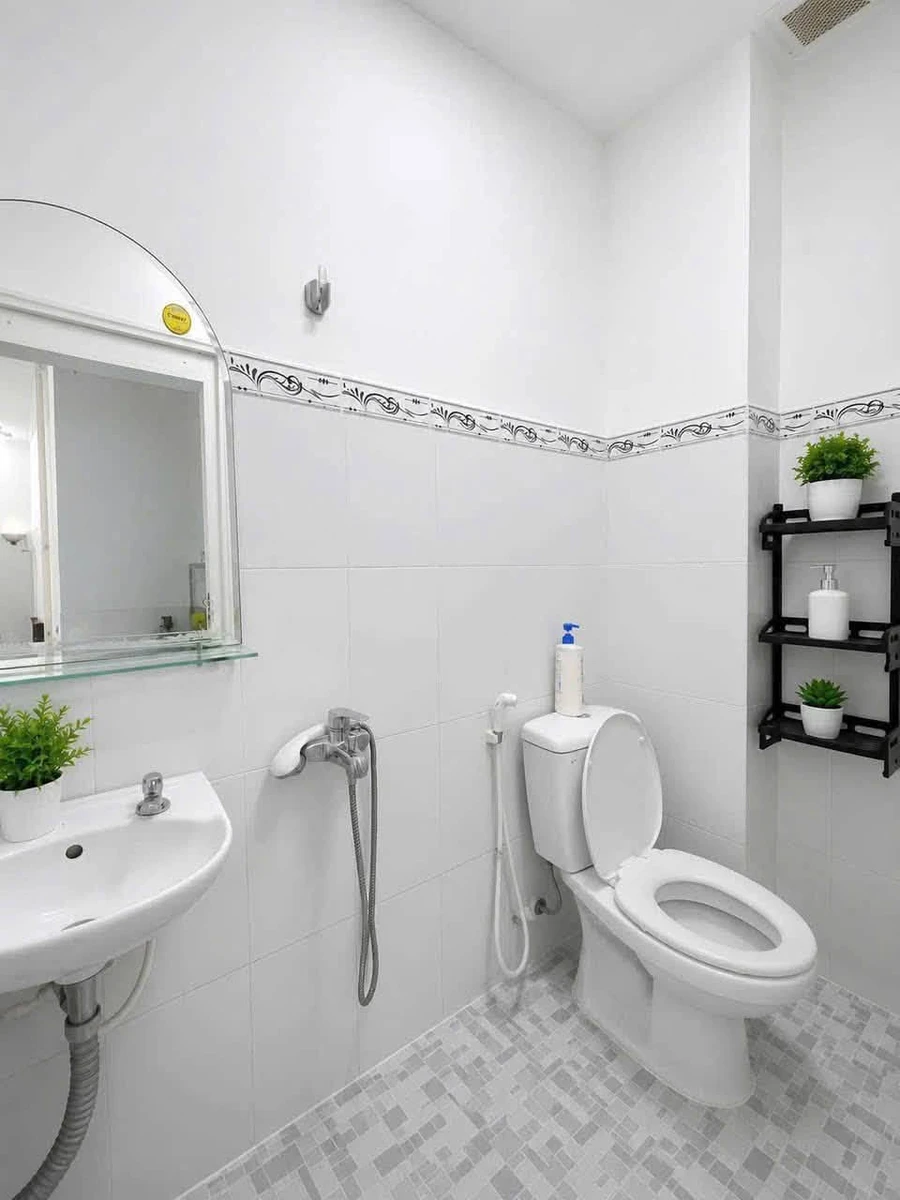 Bán nhà hẻm xe hơi 55m2, 1 trệt 2 lầu, Quận 4, giá 7,999 tỷ - Ảnh thu nhỏ 5