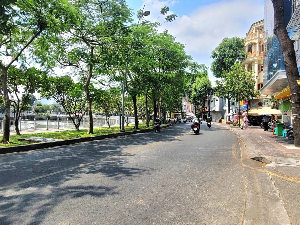 Bán shophouse mặt tiền Trường Sa, Phú Nhuận, 65m², 6PN, 13.5 tỷ - Ảnh 1